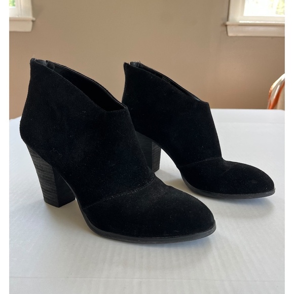 Ann Taylor Sz 7.5 Black Suede Leather Booties Black Heel Boots Back Zip Closure - Picture 1 of 8